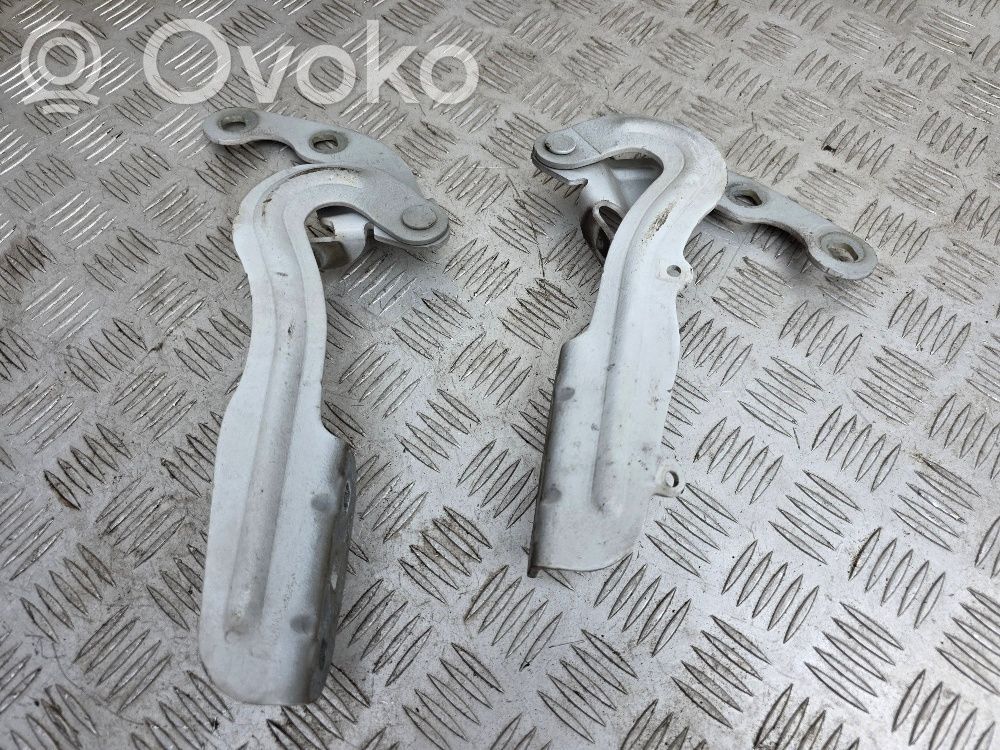 Engine bonnet/hood hinges   AV1116800AA,AV1116801AA
