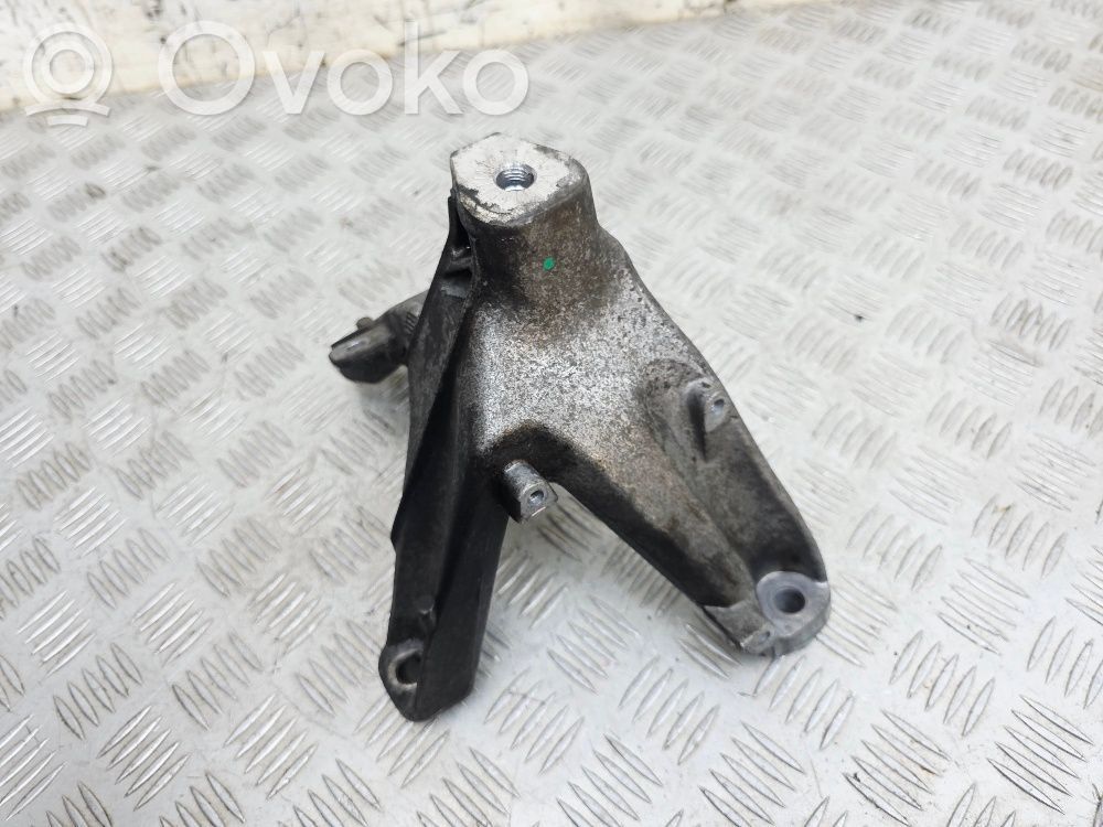 Audi A4 S4 B8 8K Engine mounting bracket 