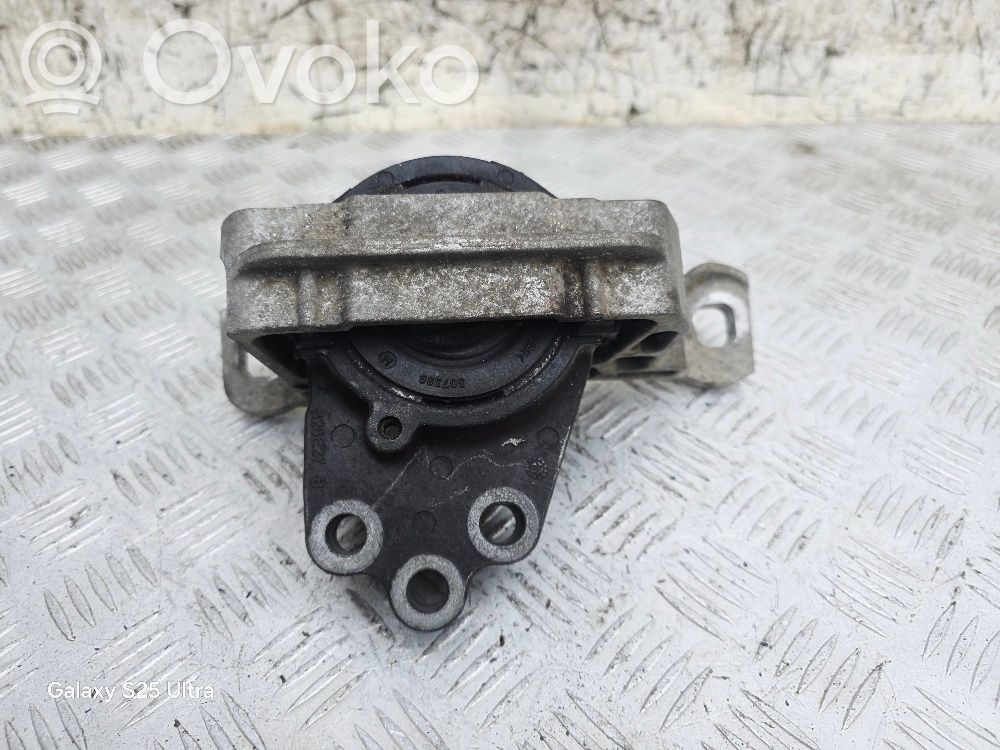 Ford Focus Engine mount bracket 