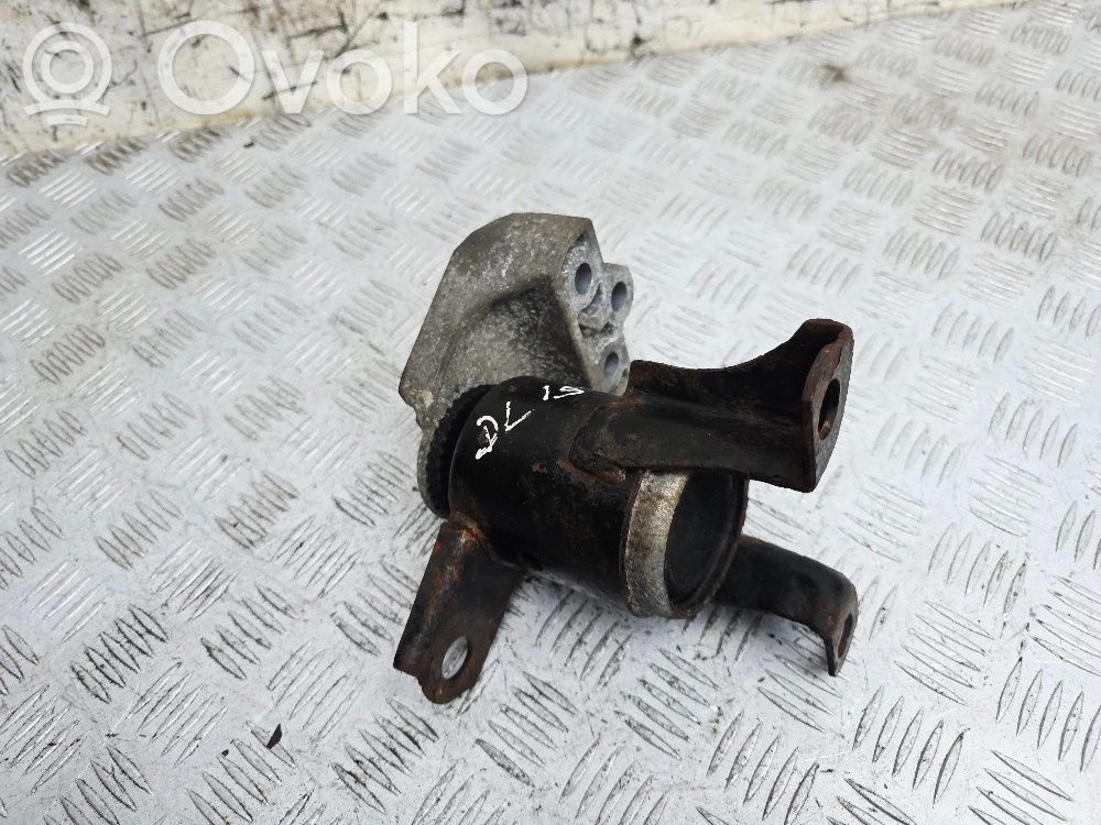 Ford Fiesta Engine mount bracket 