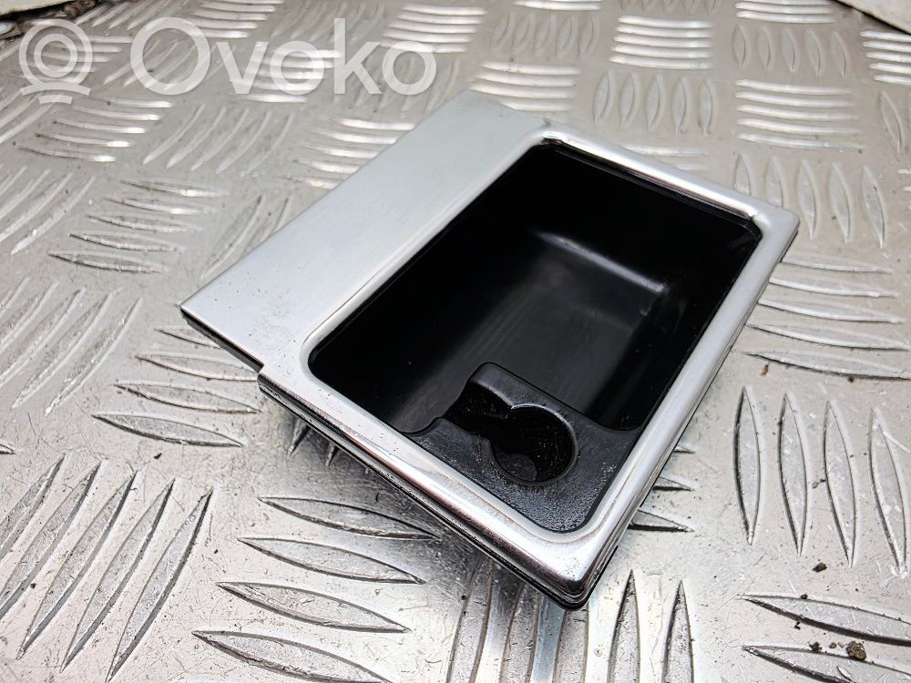 BMW 5 E60 E61 Aschenbecher vorne 