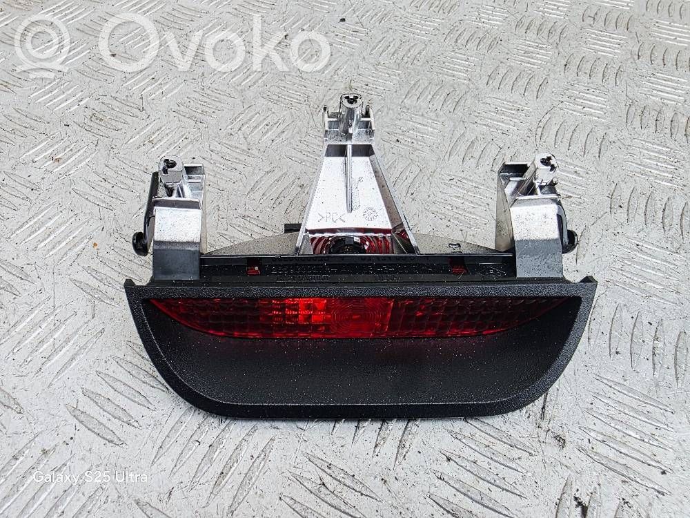 Dacia Duster Third/center stoplight 