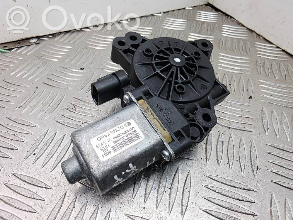 Hyundai i30 Front door window regulator motor 
