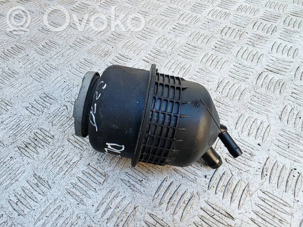 Audi A4 S4 B8 8K Ohjaustehostimen nestesäiliö 
