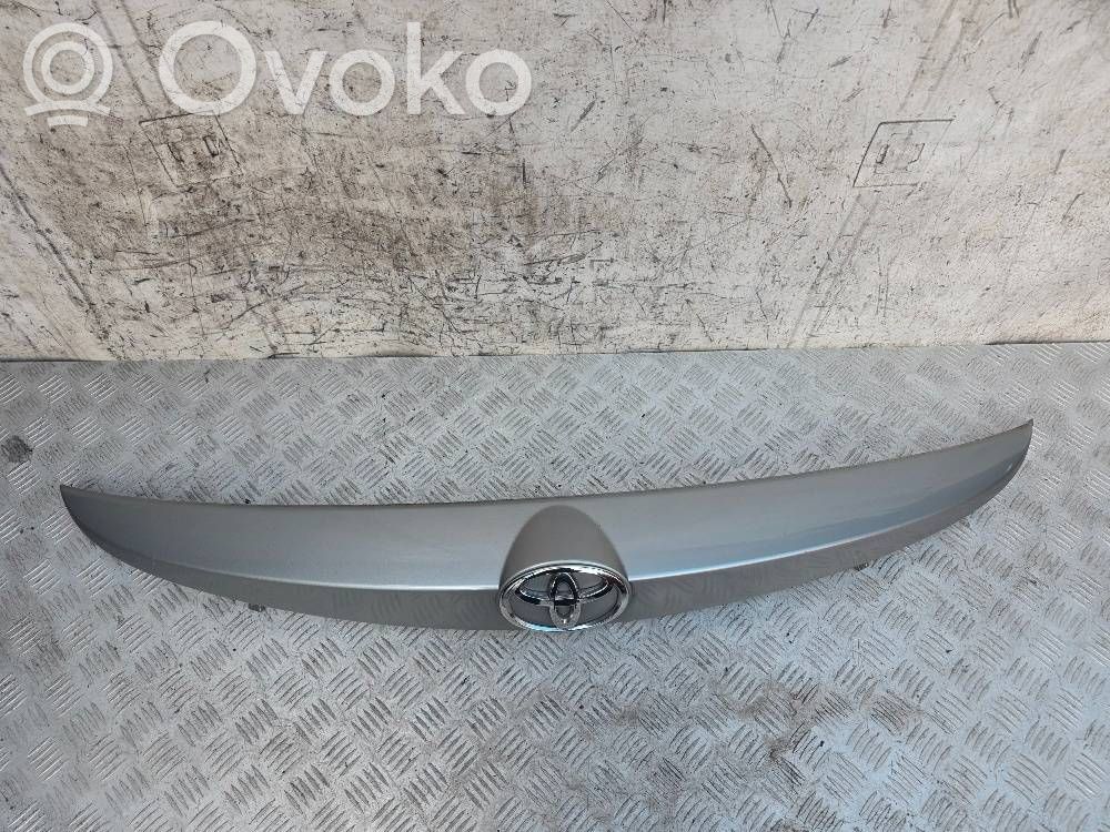 Toyota Auris E180 Moldura de la puerta trasera 