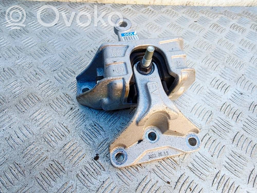 KIA Niro Engine mount bracket 