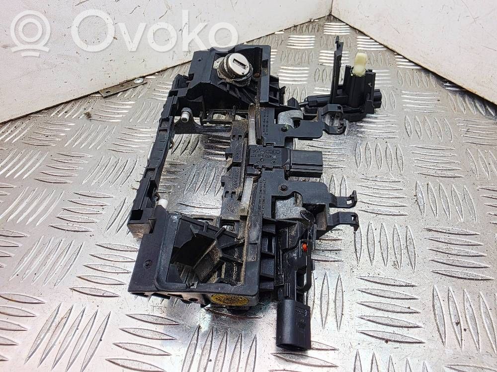 Audi A8 S8 D3 4E Front door exterior handle/bracket 