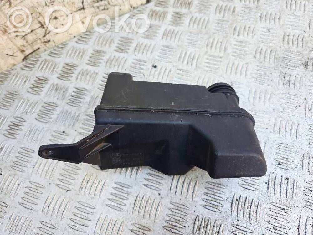 BMW 5 E39 Intake resonator 