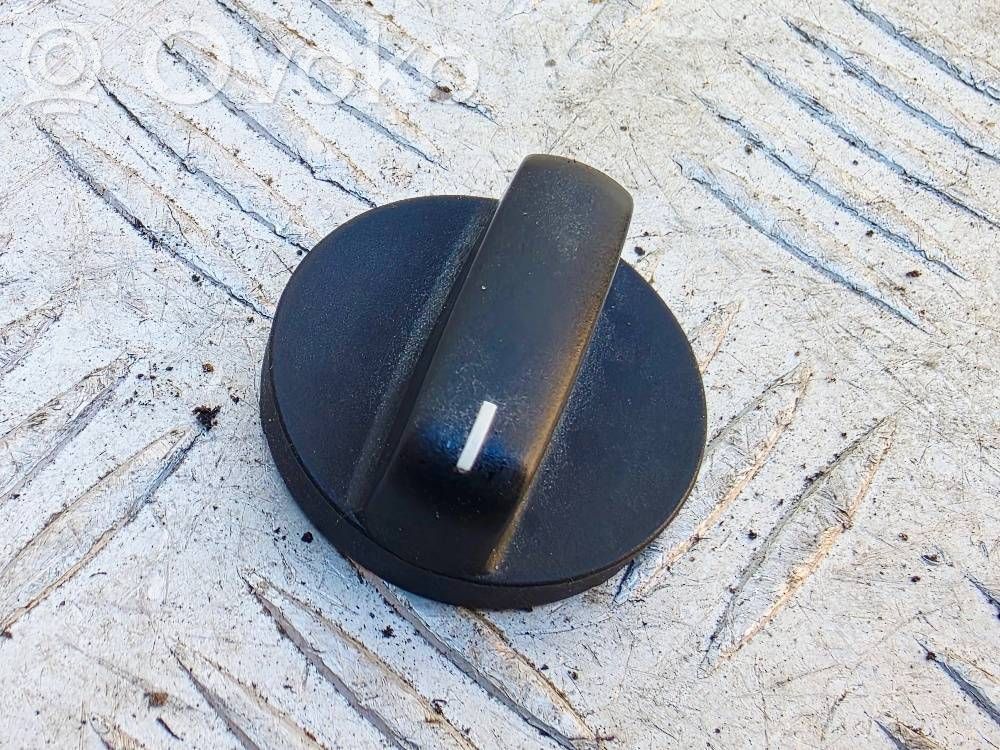 Light switch   8352223