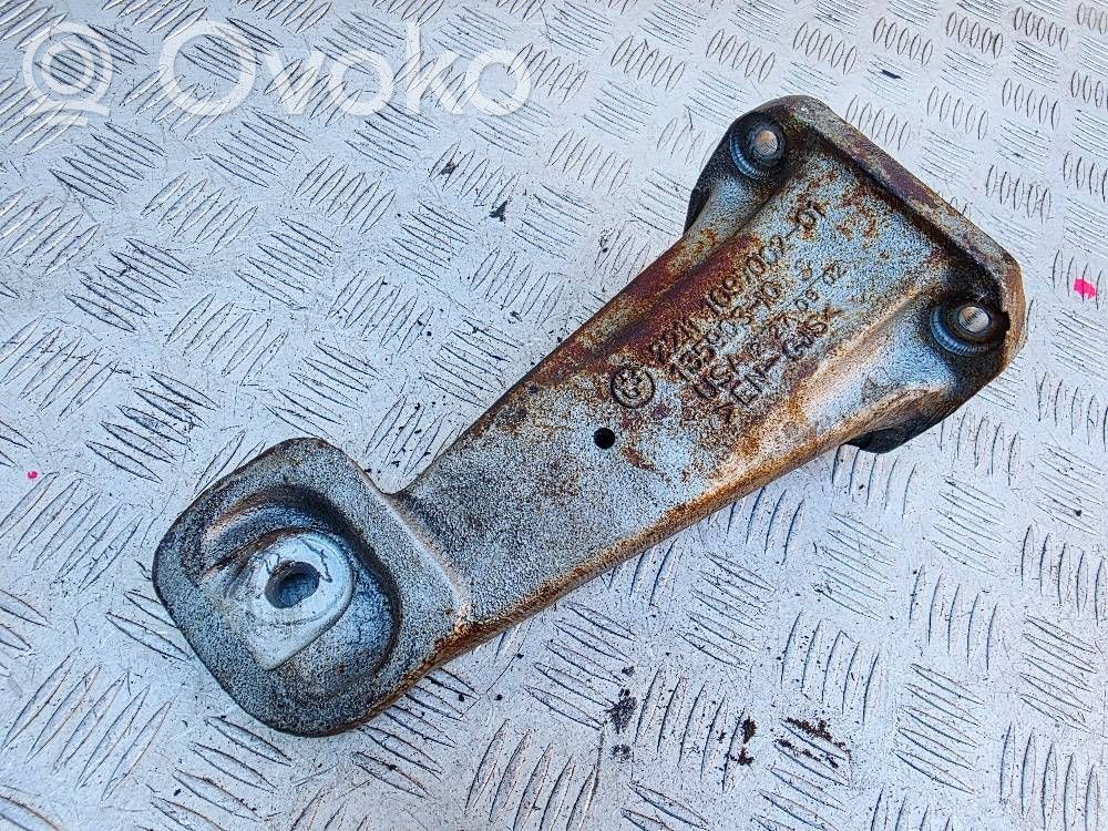 BMW X5 E53 Engine mounting bracket 