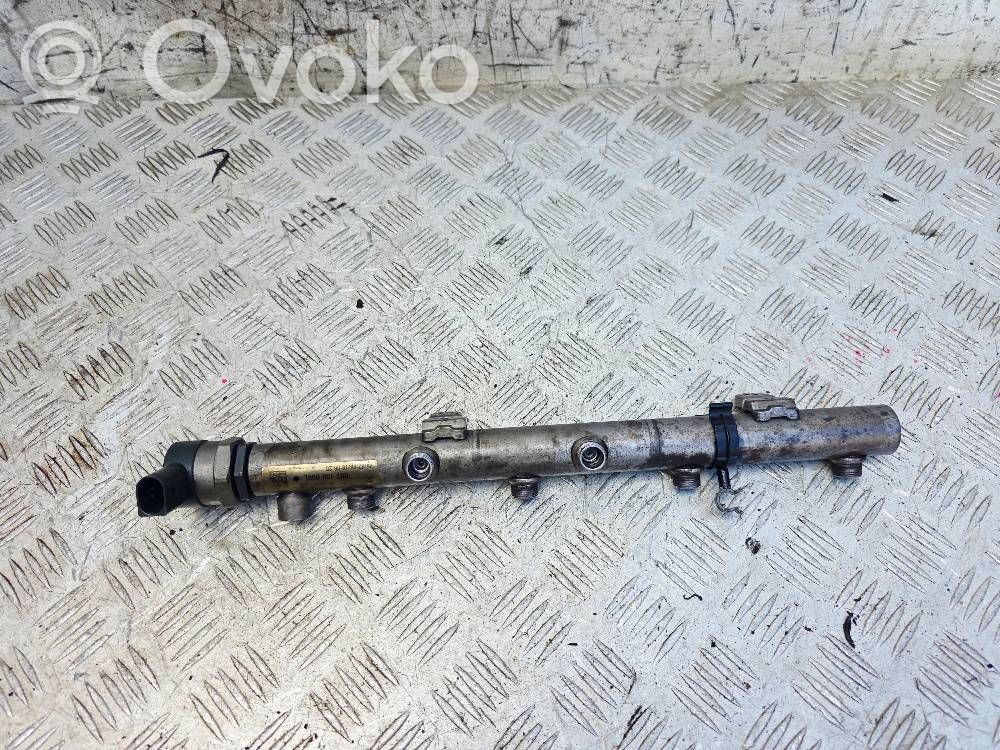 Audi A8 S8 D3 4E Listwa wtryskowa 