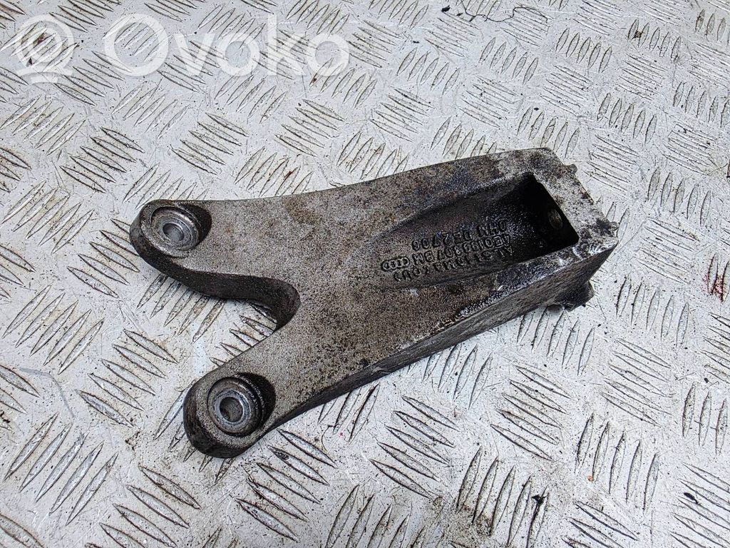 Audi A8 S8 D3 4E Engine mounting bracket 