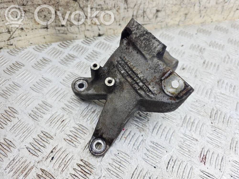 Audi A8 S8 D3 4E Engine mounting bracket 