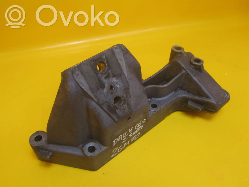 Engine mounting bracket   500376599