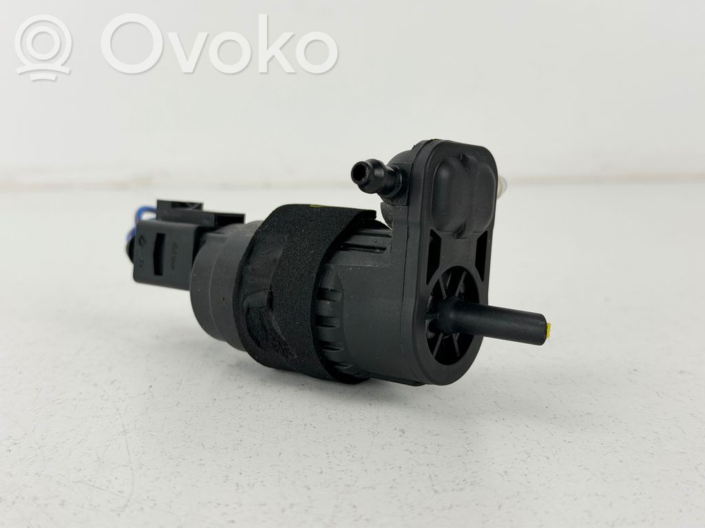 Windscreen/windshield washer pump   8K9955647,221123