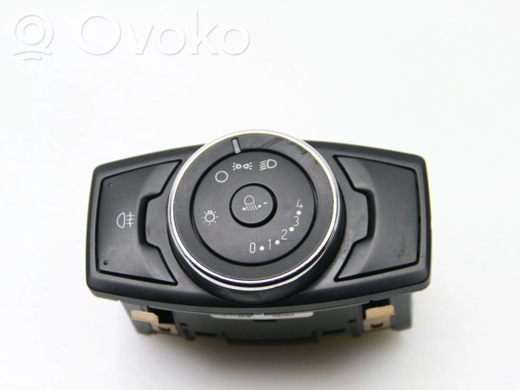 Light switch   BM5T13A024GD