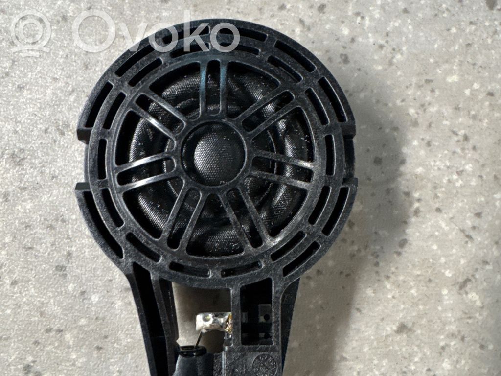 Audi e-tron Takaoven kaiutin 
