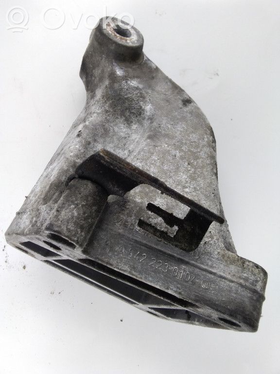 Mercedes-Benz E W211 Engine mounting bracket 