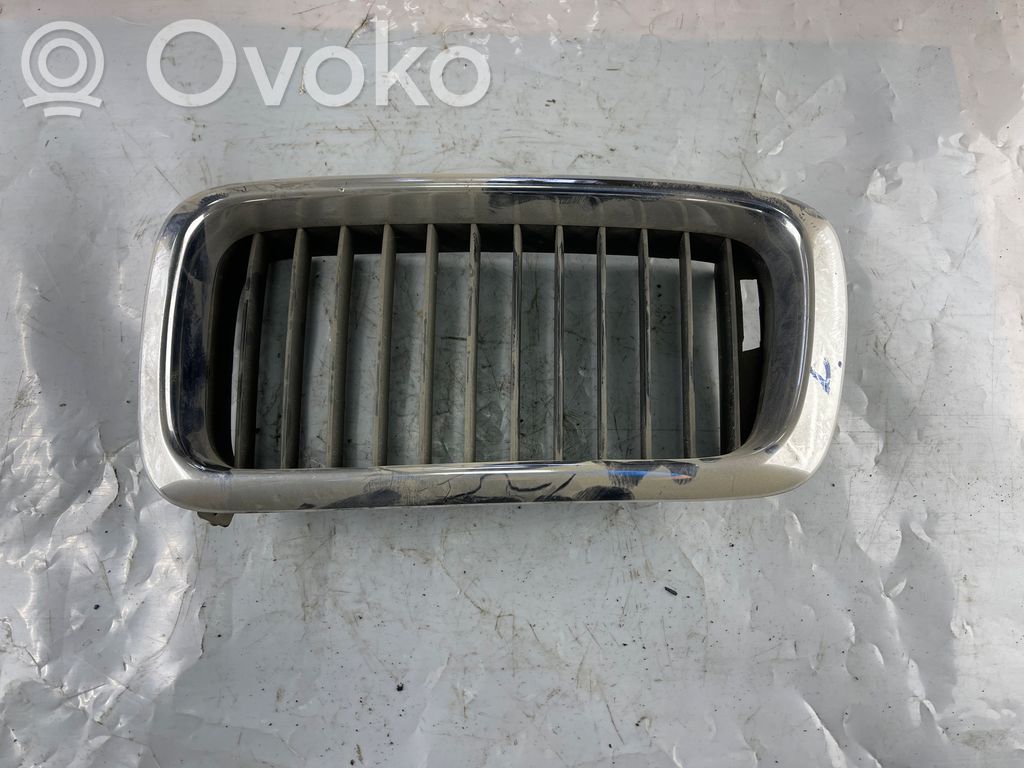 BMW 7 E38 Etusäleikkö 