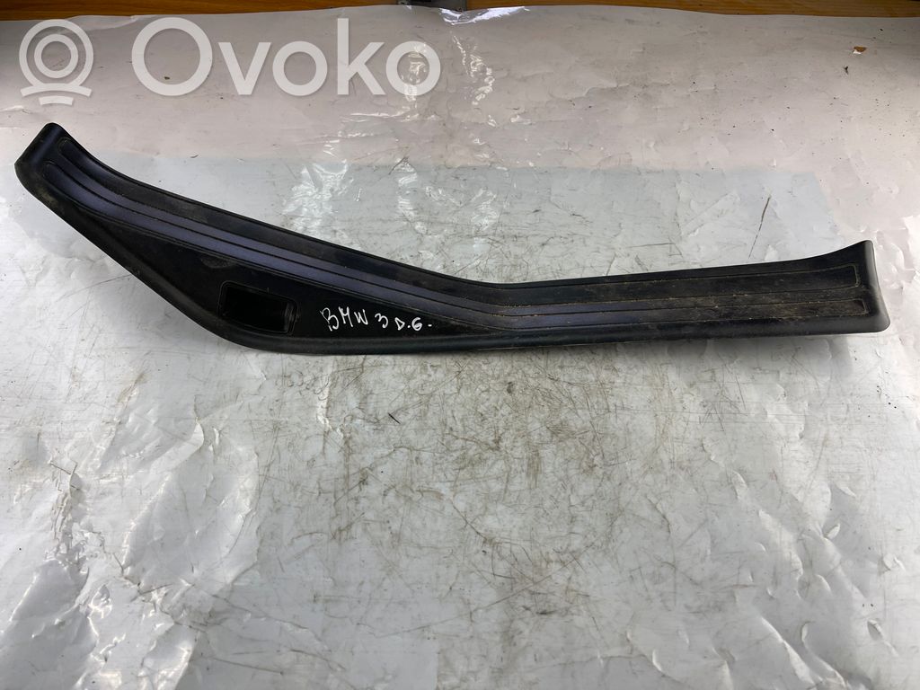 BMW 3 E46 Moldura protectora del borde trasero 