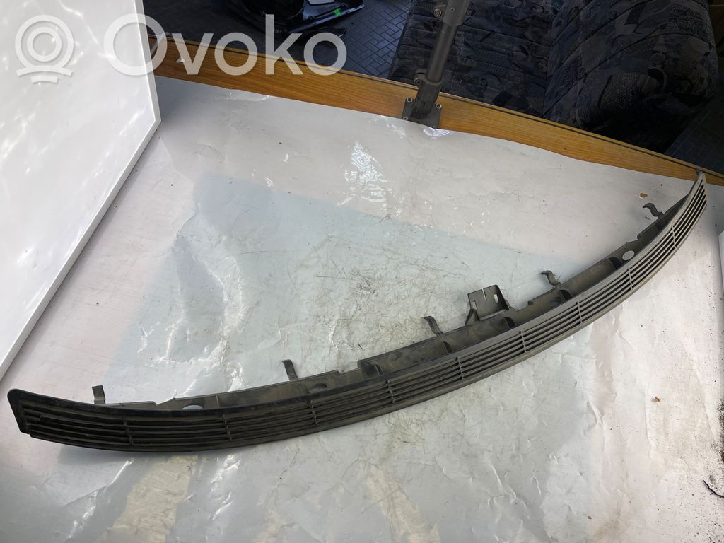 Parcel shelf grill   8203763