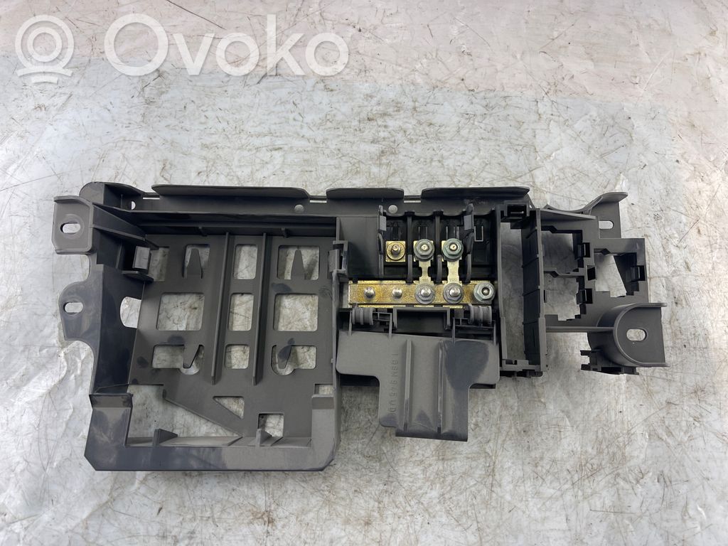 Audi A8 S8 D3 4E Saugiklių blokas 
