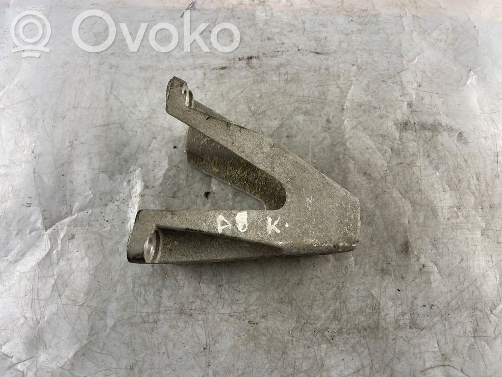 Audi A8 S8 D3 4E Engine mounting bracket 