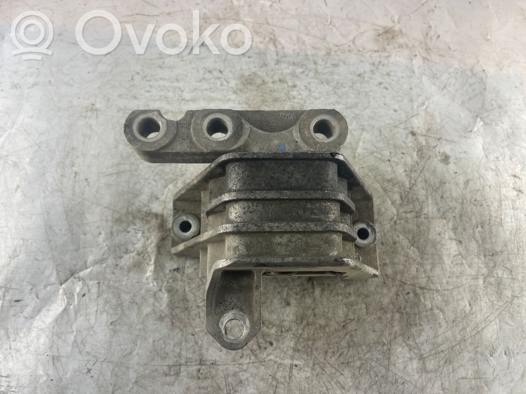 Opel Vectra C Engine mount bracket 