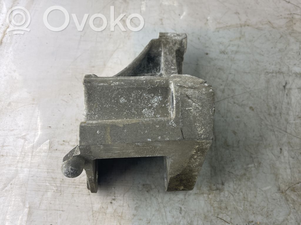 Opel Vectra C Engine mounting bracket 