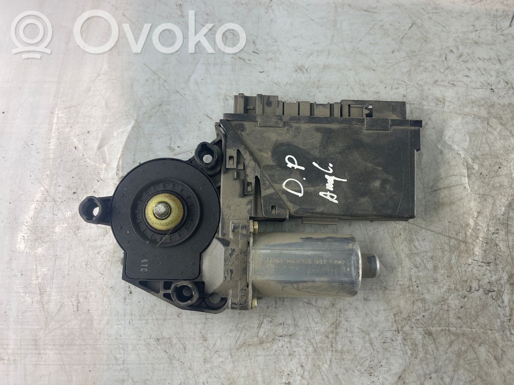 Audi A4 S4 B6 8E 8H Silnik regulatora szyby drzwi przednich 
