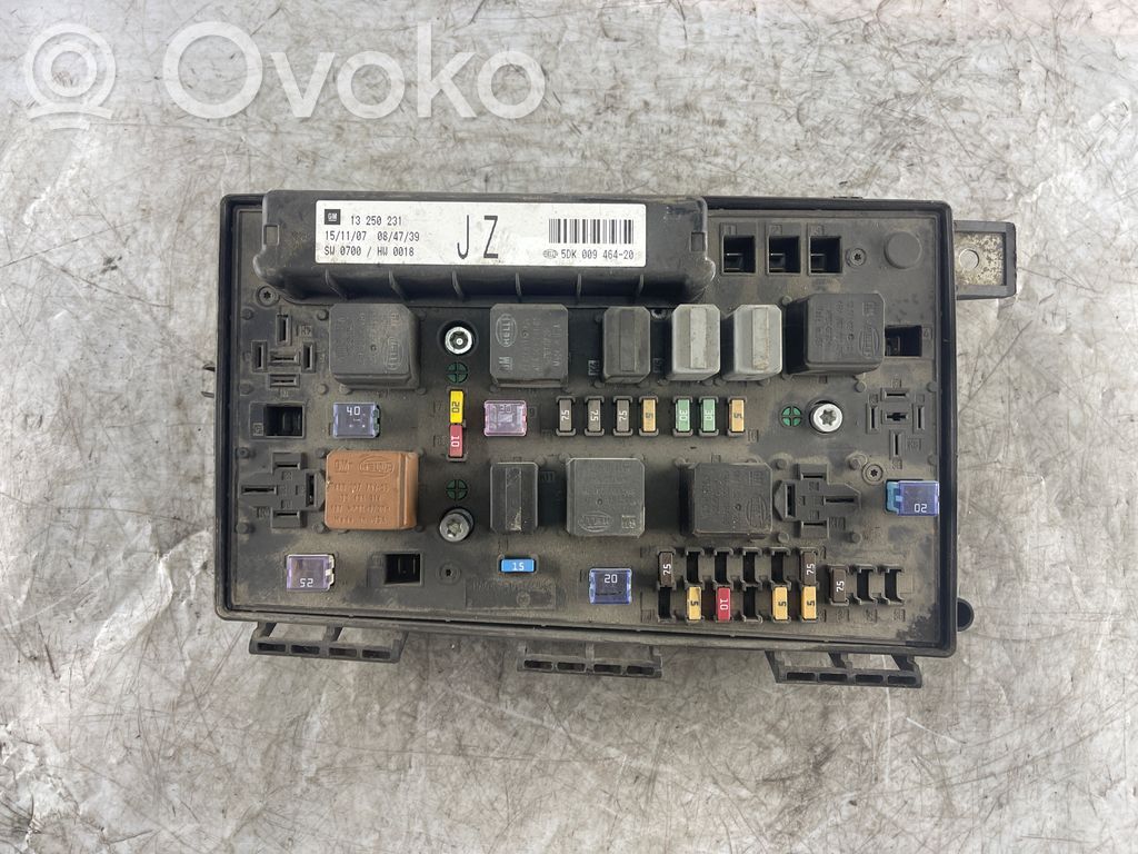 Opel Astra H Fuse module 