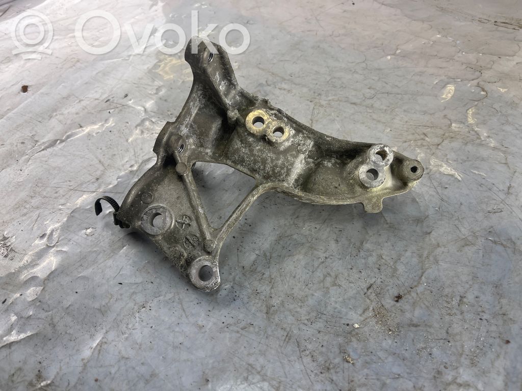 Ford Focus Moottorin kiinnikekorvake (käytetyt) 