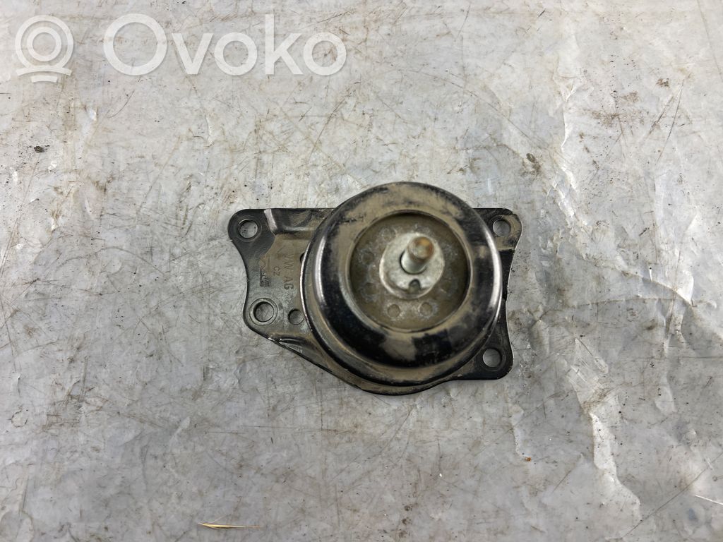 Volkswagen Polo Dzinēja spilvens 