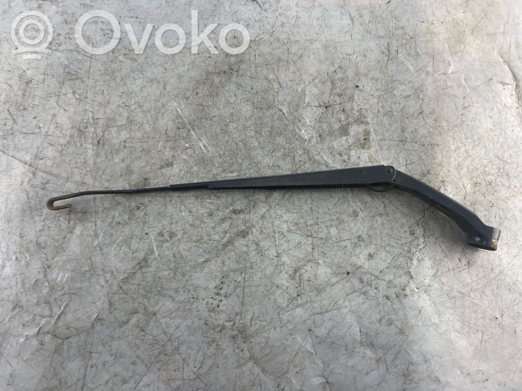 Toyota Land Cruiser (J120) Priekinio stiklo valytuvų kojelė 