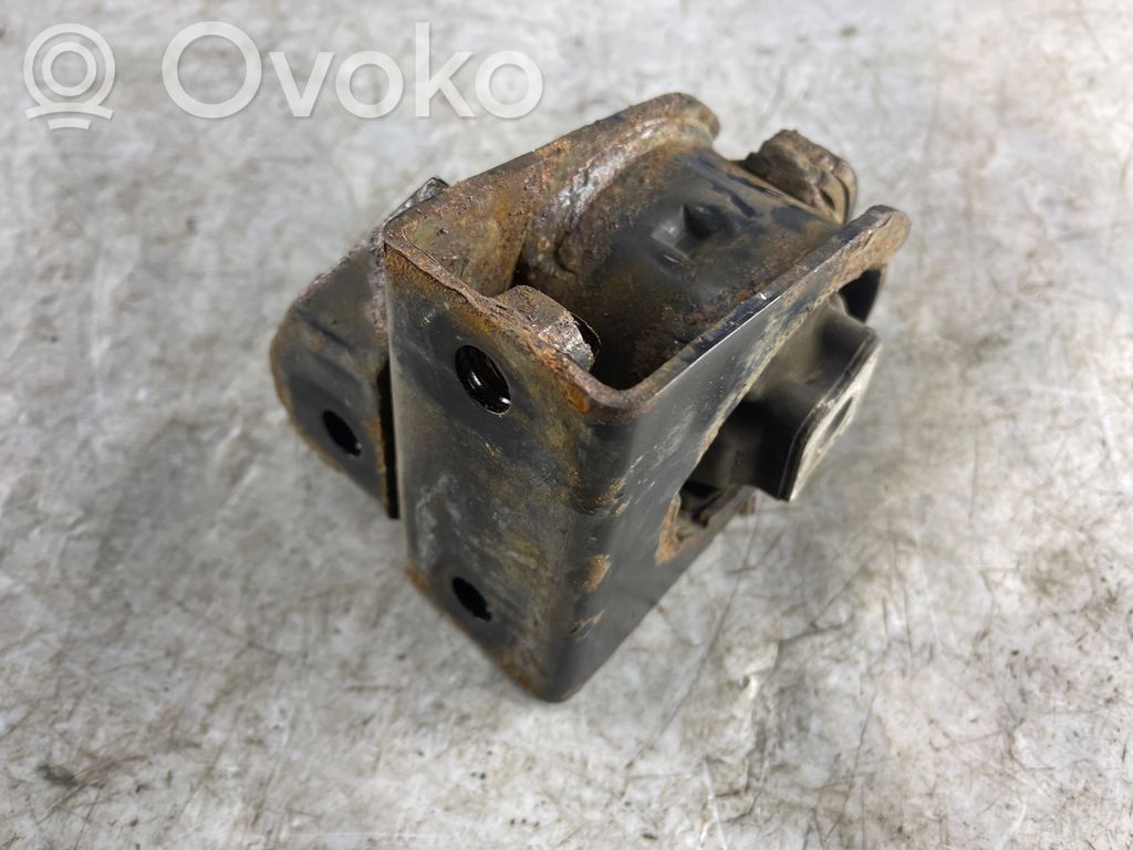 Engine mount bracket   AV84706