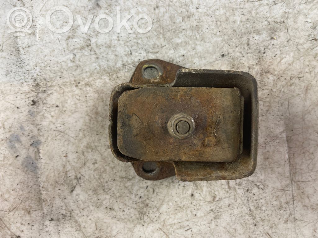 Mitsubishi Pajero Sport I Engine mount bracket 