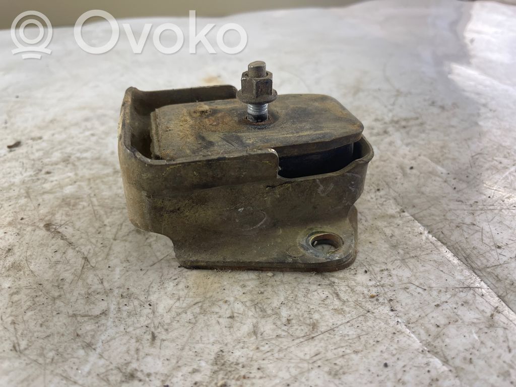Mitsubishi Pajero Sport I Engine mount bracket 