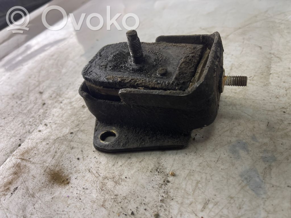 Mitsubishi Pajero Sport I Engine mount bracket 