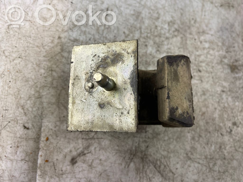 Nissan Navara D40 Engine mount bracket 