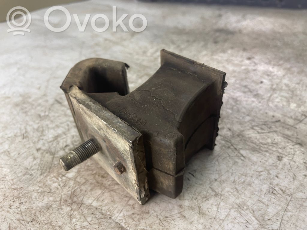 Nissan Navara D40 Engine mount bracket 
