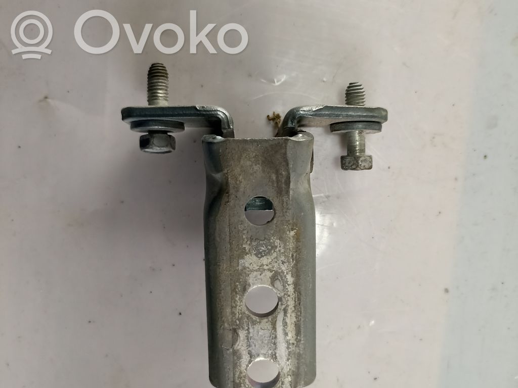 Mitsubishi Grandis Front door lower hinge 