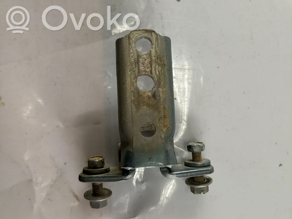 Mitsubishi Grandis Front door upper hinge 