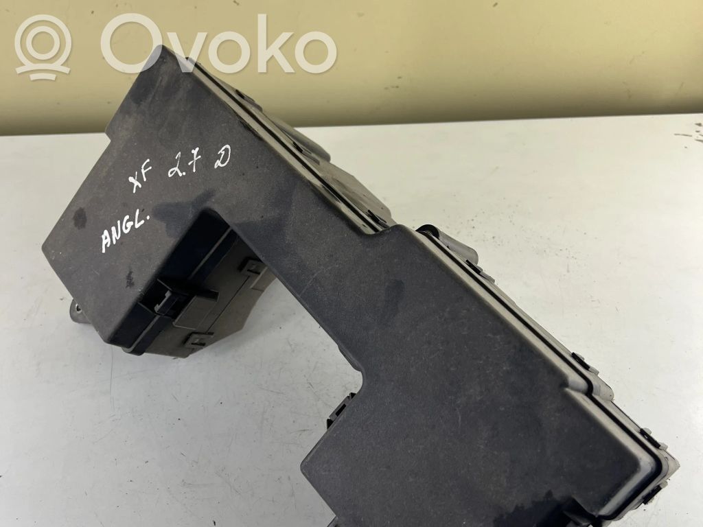 Ramka / Moduł bezpieczników   8X2T14290XD