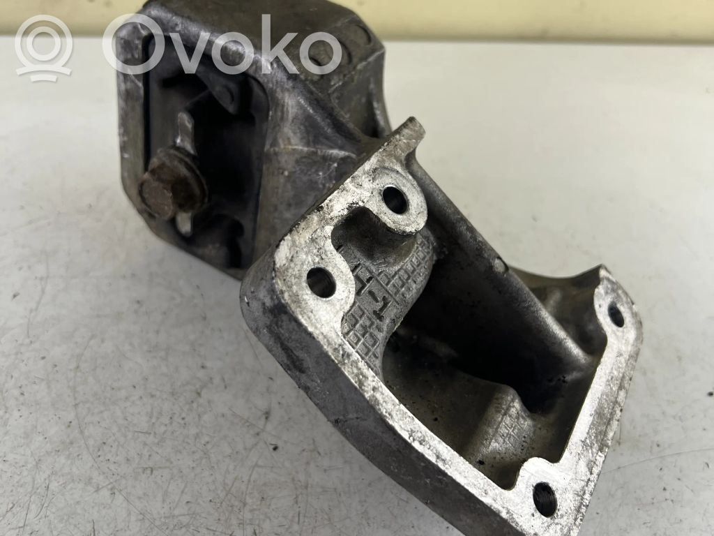 Jeep Grand Cherokee (WK) Engine mount bracket 