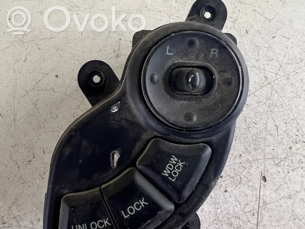 Hyundai Santa Fe Wing mirror switch 