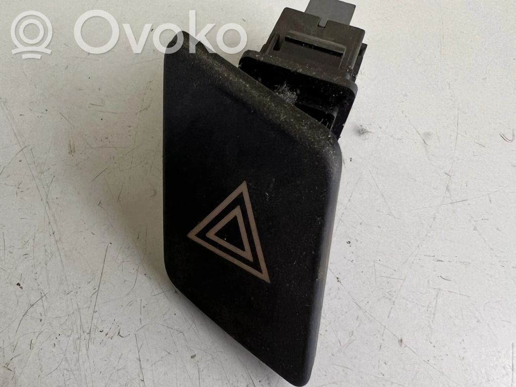 Toyota Yaris Botón interruptor de luz de peligro 