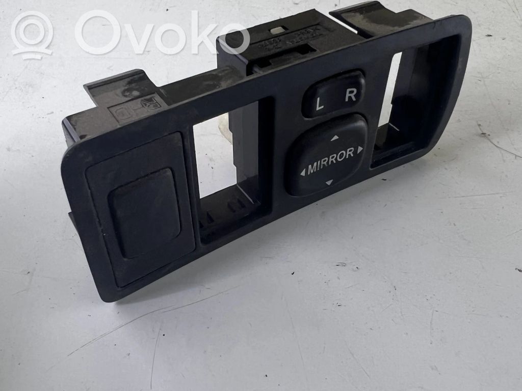 Toyota Avensis T250 Wing mirror switch 