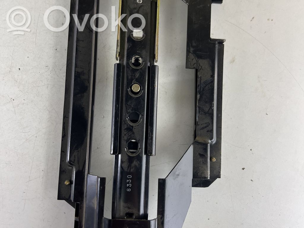 Opel Frontera B Turvavyön säätökisko 