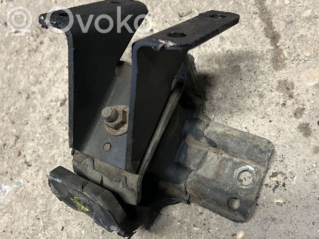 Engine mount bracket