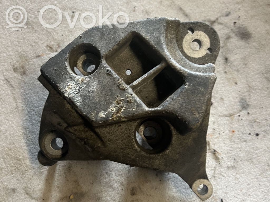 Engine mounting bracket   313703,101849